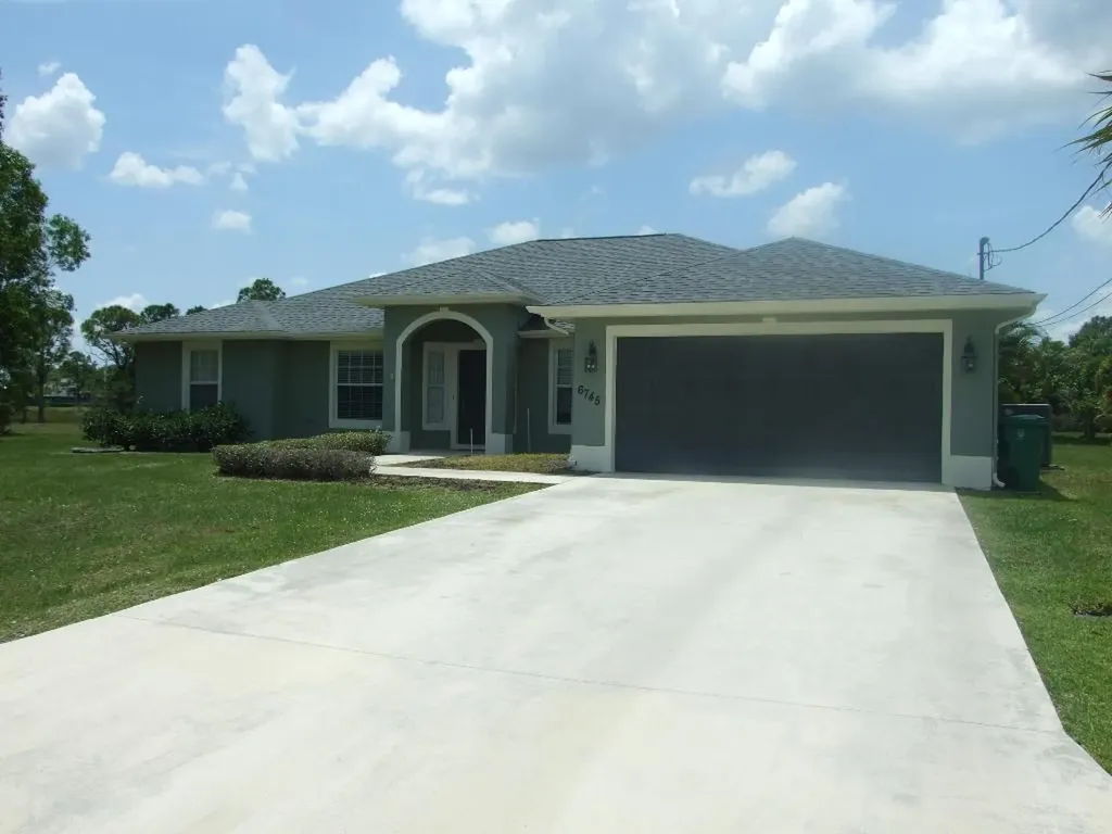 6745 NW Pinson Court Port St Lucie FL 34983