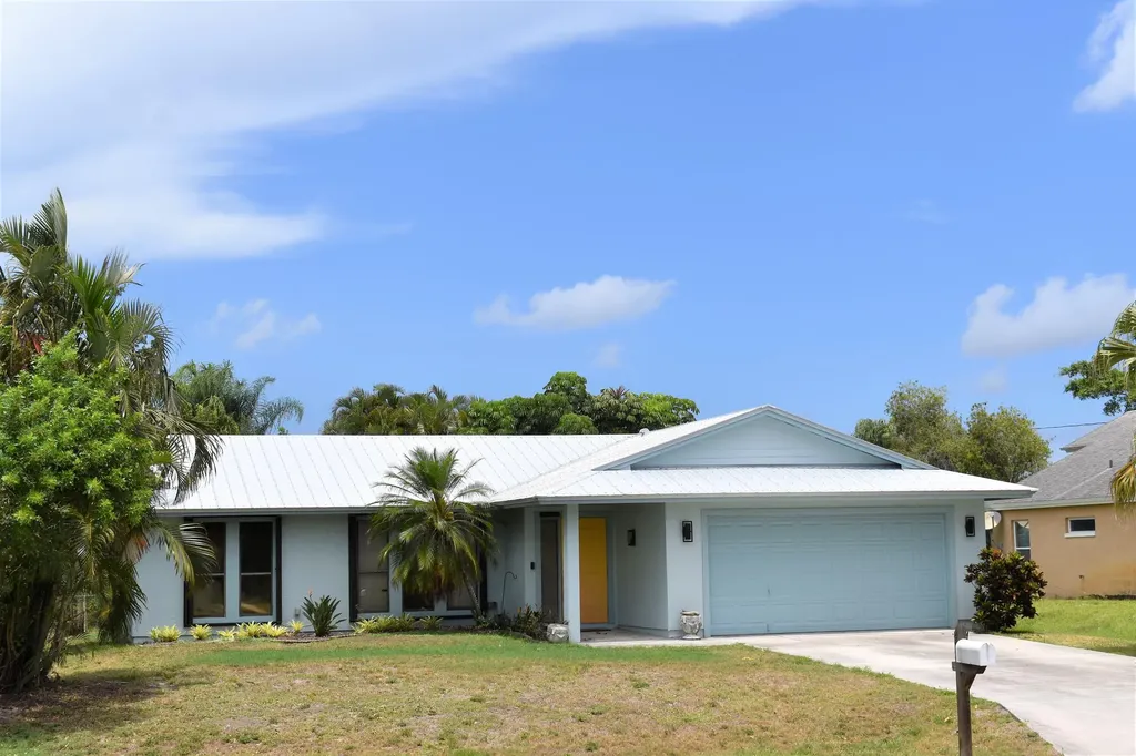 425 SW Aster Road Port St Lucie FL 34953