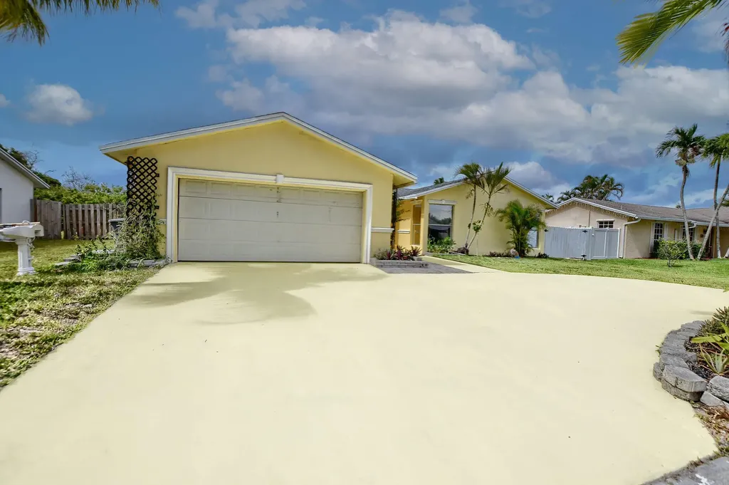 10683 Shady Pond Lane Boca Raton FL 33428