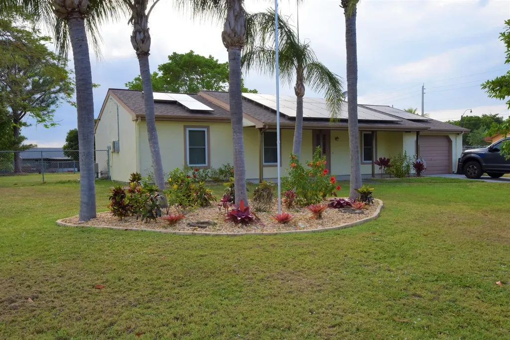 1324 SE Rushing Lane Port St Lucie FL 34952