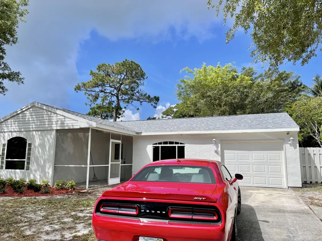 1372 SE Roanoke Street Port St Lucie FL 34952