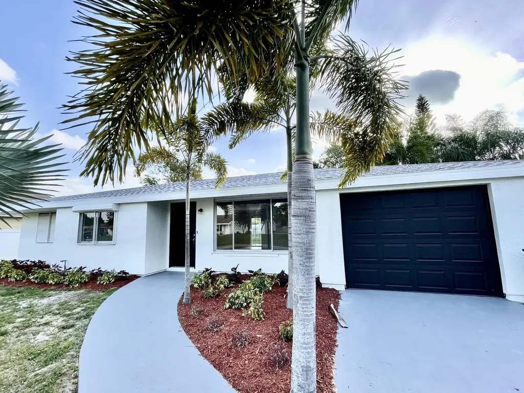 225 SW Homeland Road Port St Lucie FL 34953