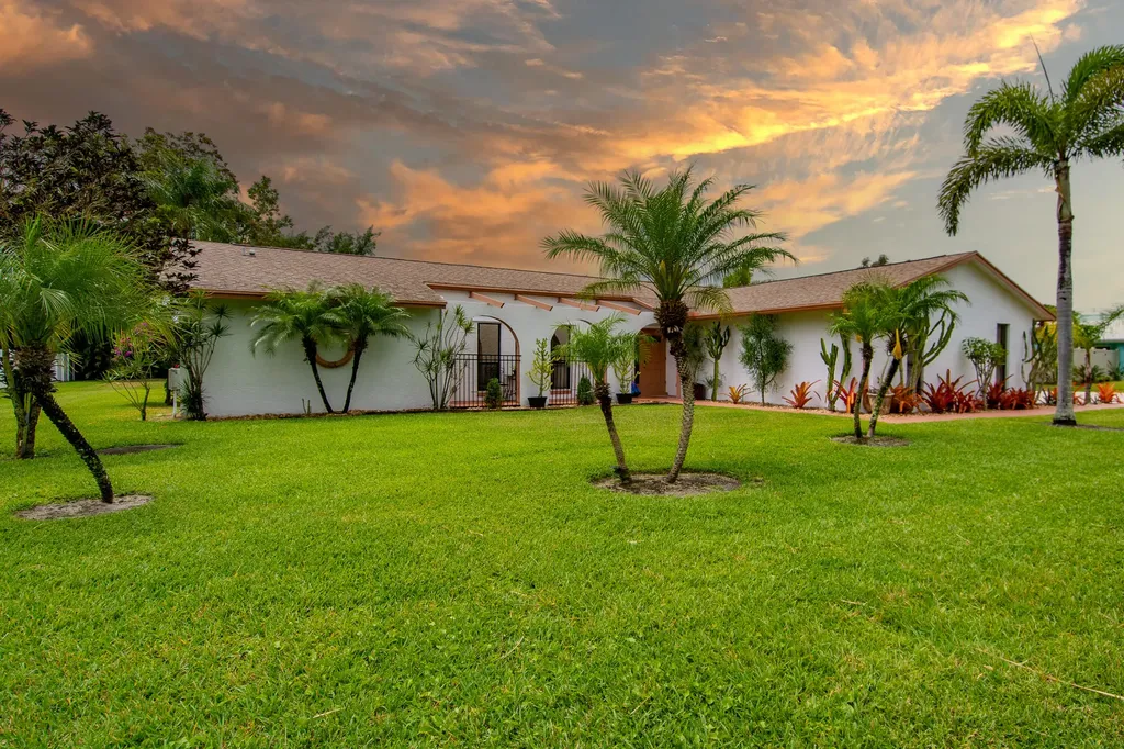 1738 SE Dominic Avenue Port St Lucie FL 34952