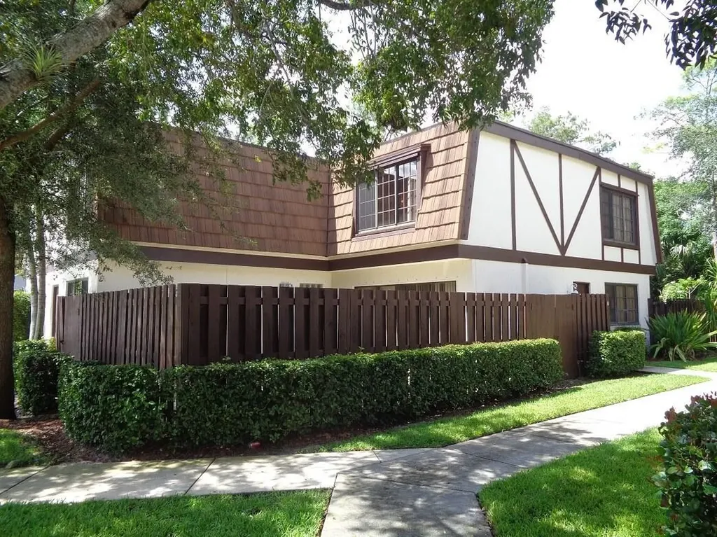 142 Weybridge Circle Royal Palm Beach FL 33411