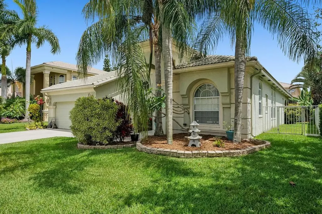 6488 Marbletree Lane Lake Worth FL 33467