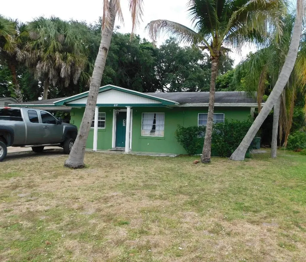 810 S 11th Street Fort Pierce FL 34950