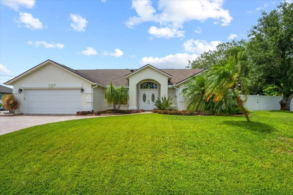 107 SW Hawthorne Circle Port St Lucie FL 34953