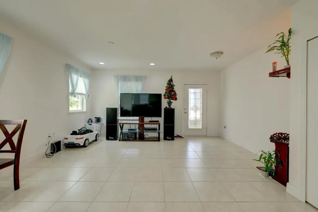 5237 NW Wisk Fern Circle Port St Lucie FL 34986
