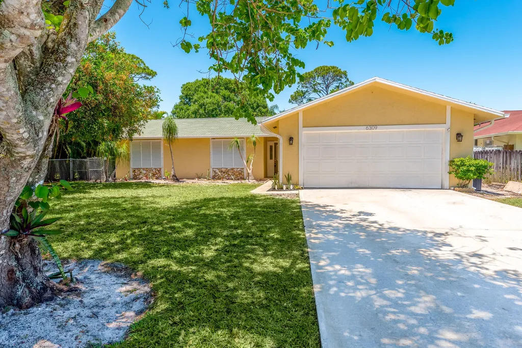 6309 SE Poinciana Lane Hobe Sound FL 33455