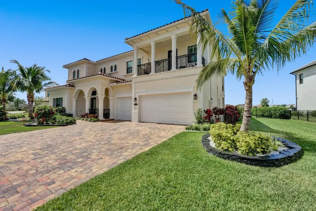 8124 Grand Prix Lane Boynton Beach FL 33472