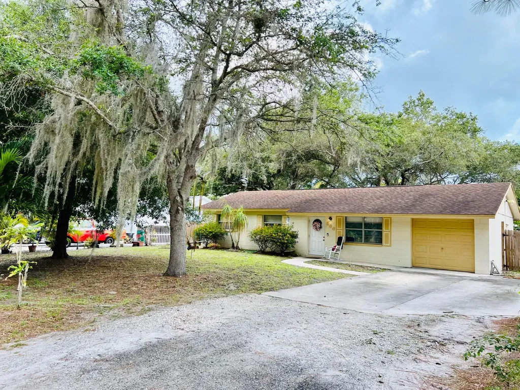 366 Smallwood Avenue Fort Pierce FL 34982