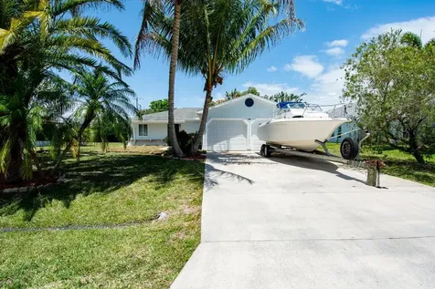 2561 SE Victory Avenue Port St Lucie FL 34952