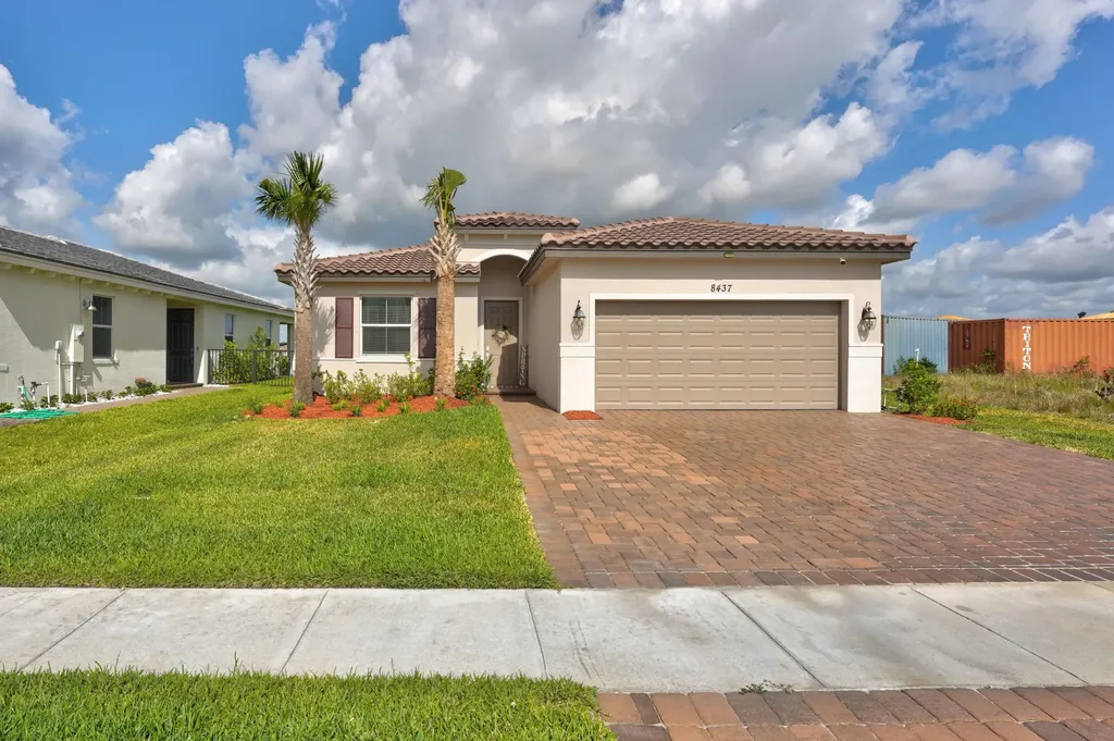 8437 NW Greenbank Circle Port St Lucie FL 34987