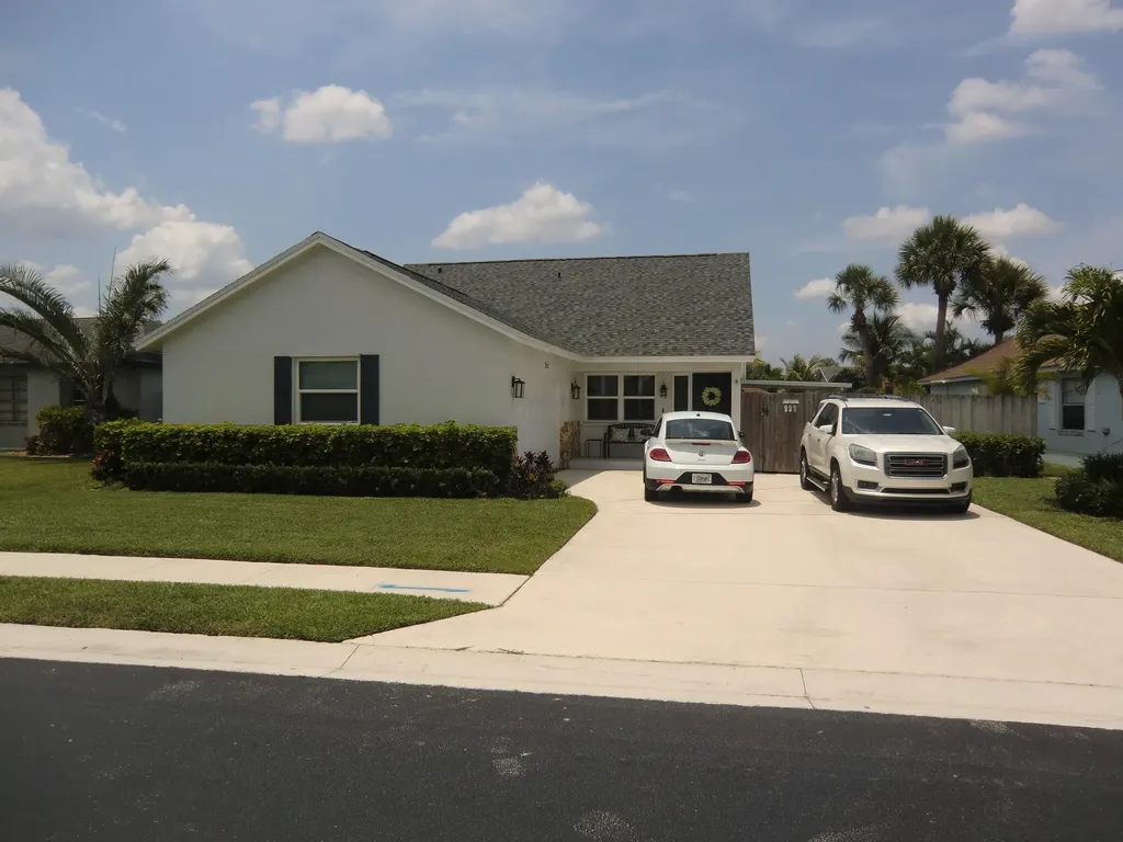 213 Wandering Trail Jupiter FL 33458