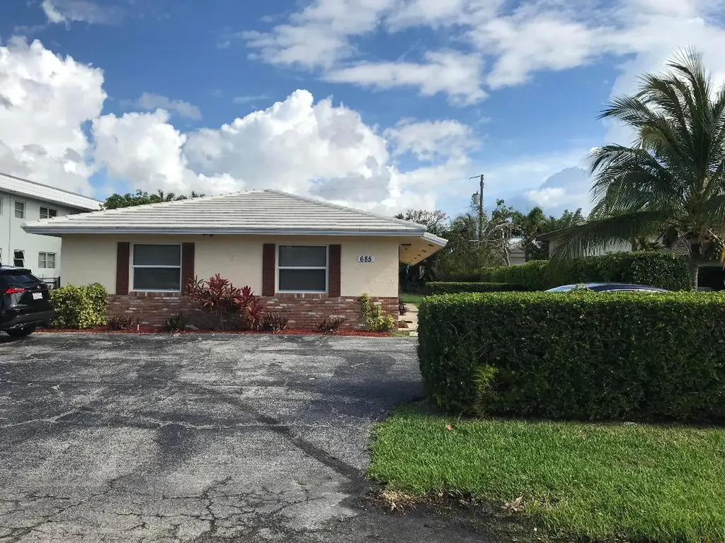 685 Glouchester Street Boca Raton FL 33487