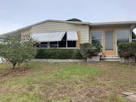 44 Vista De Laguna Fort Pierce FL 34951