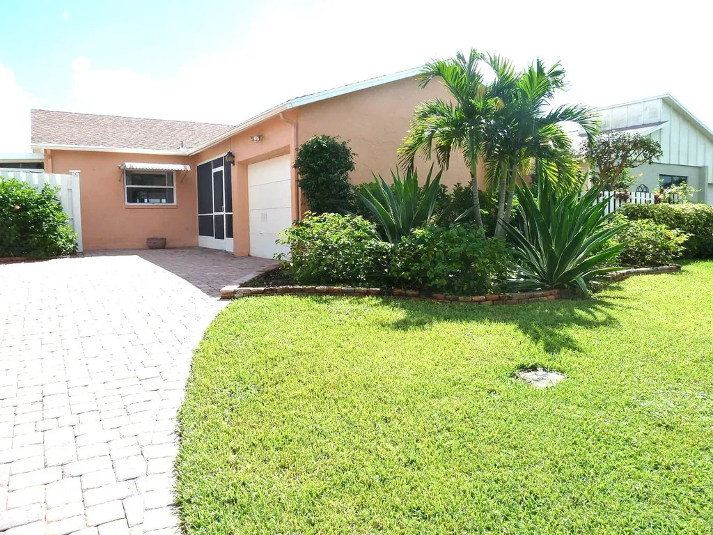 5537 Mirror Lakes Boulevard Boynton Beach FL 33472