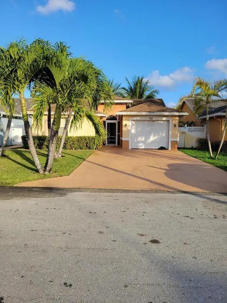 124 Venessa Street Palm Springs FL 33461