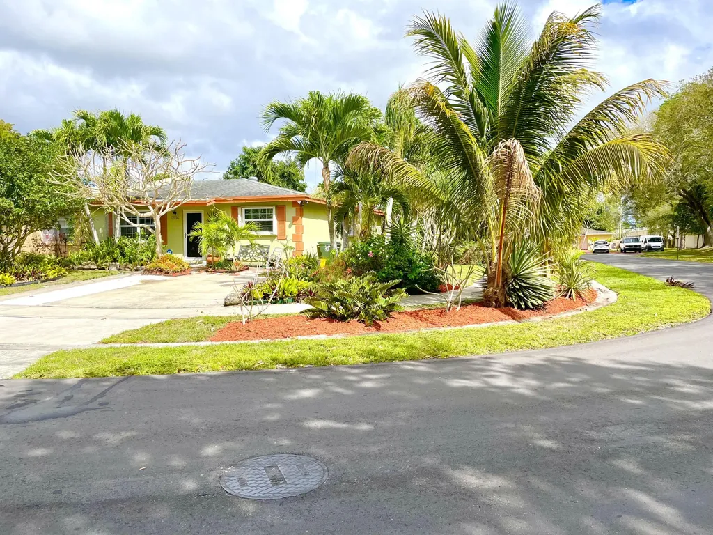 3842 Heather Drive W Greenacres FL 33463