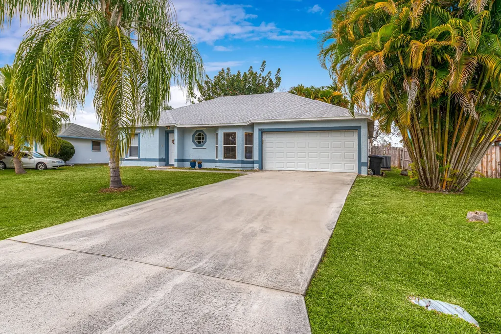685 SE Thornhill Drive Port St Lucie FL 34983