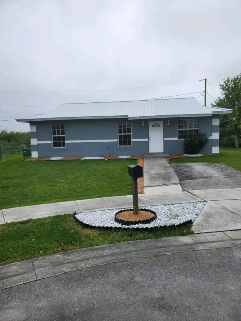 285 SW 9th Avenue South Bay FL 33493