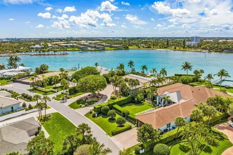 90 Lighthouse Drive Jupiter Inlet Colony FL 33469