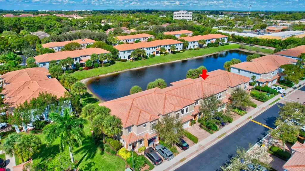 172 W Astor Circle Delray Beach FL 33484