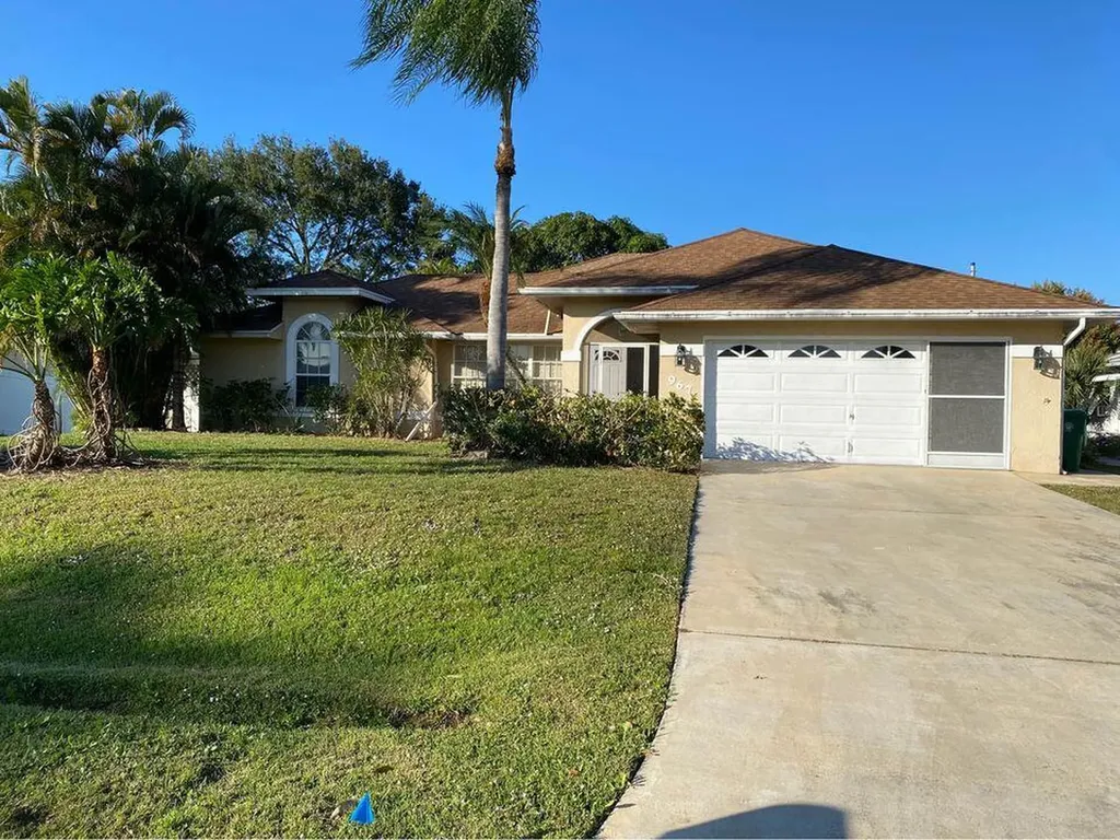 967 SE Belfast Avenue Port St Lucie FL 34983