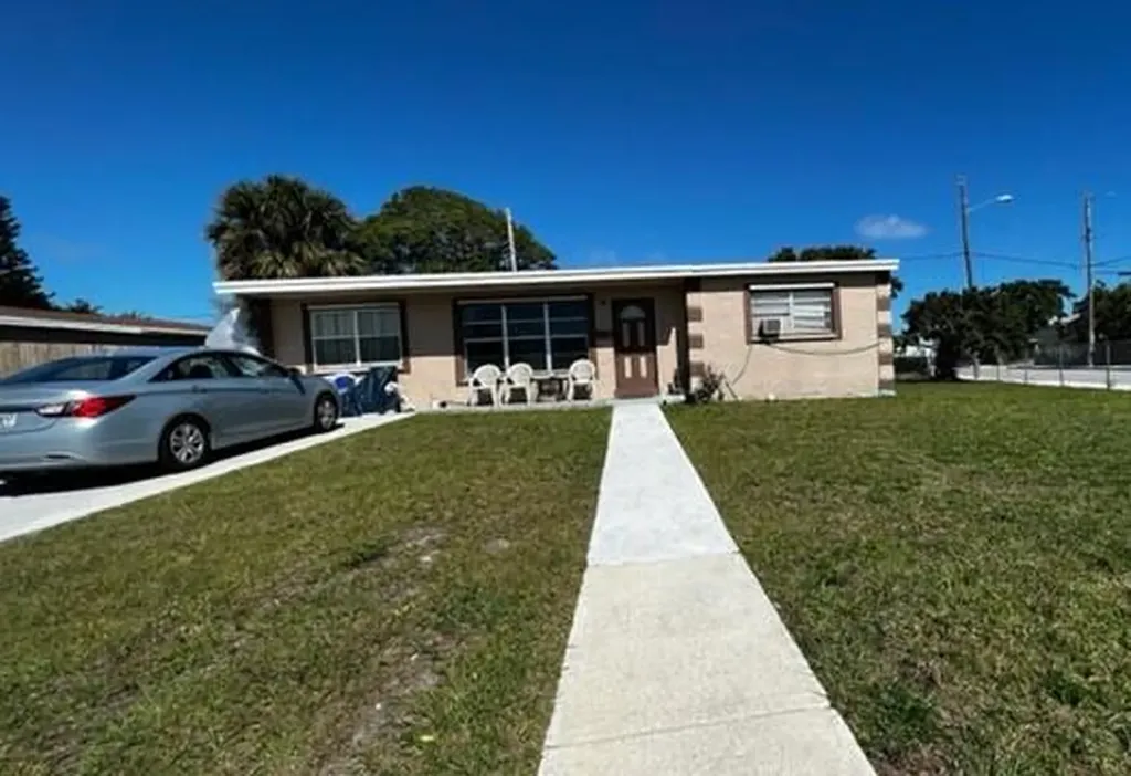 1100 W 26th Court Riviera Beach FL 33404