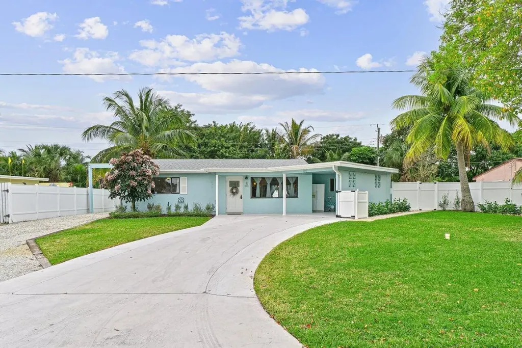 162 SE 28th Avenue Boynton Beach FL 33435