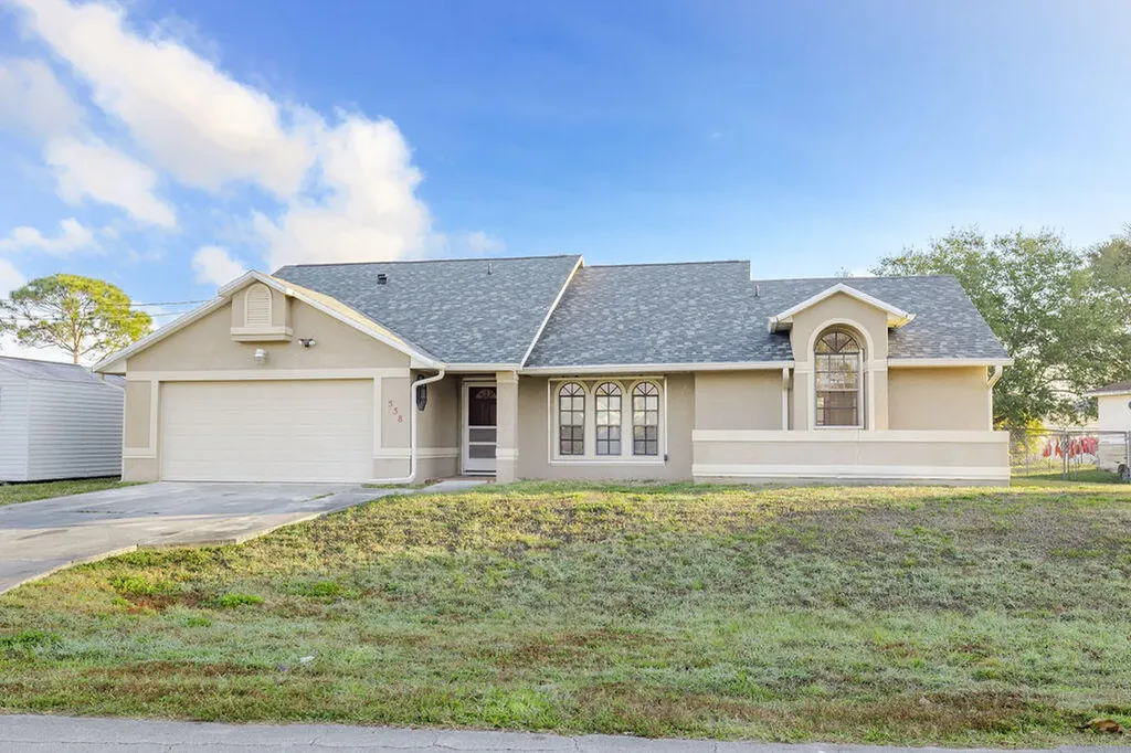 538 SW South Quick Circle Port St Lucie FL 34953