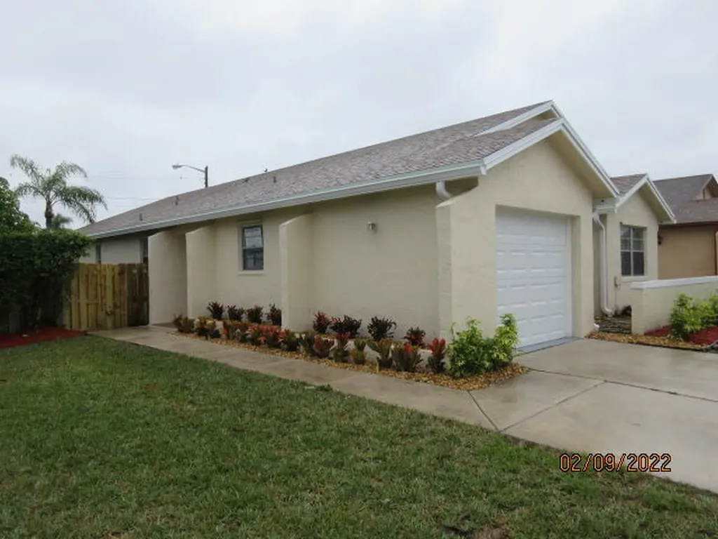20954 Springs Terrace Boca Raton FL 33428