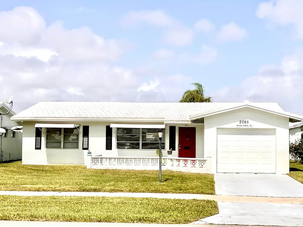 2085 SW 13th Avenue Boynton Beach FL 33426