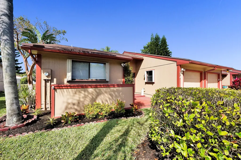32 Farnworth Drive Boynton Beach FL 33426