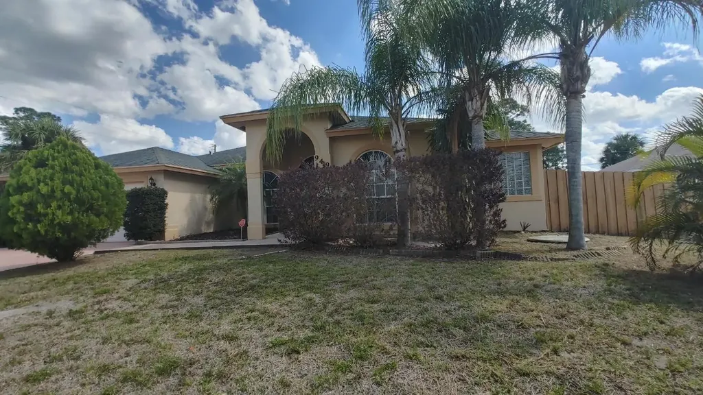 949 SW College Park Road Port St Lucie FL 34953