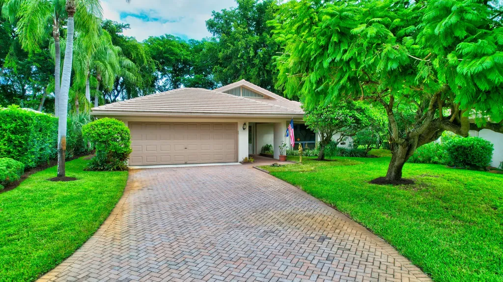 4835 Pine Tree Drive Boynton Beach FL 33436