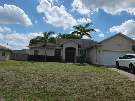 882 SW Kappa Avenue Port St Lucie FL 34953