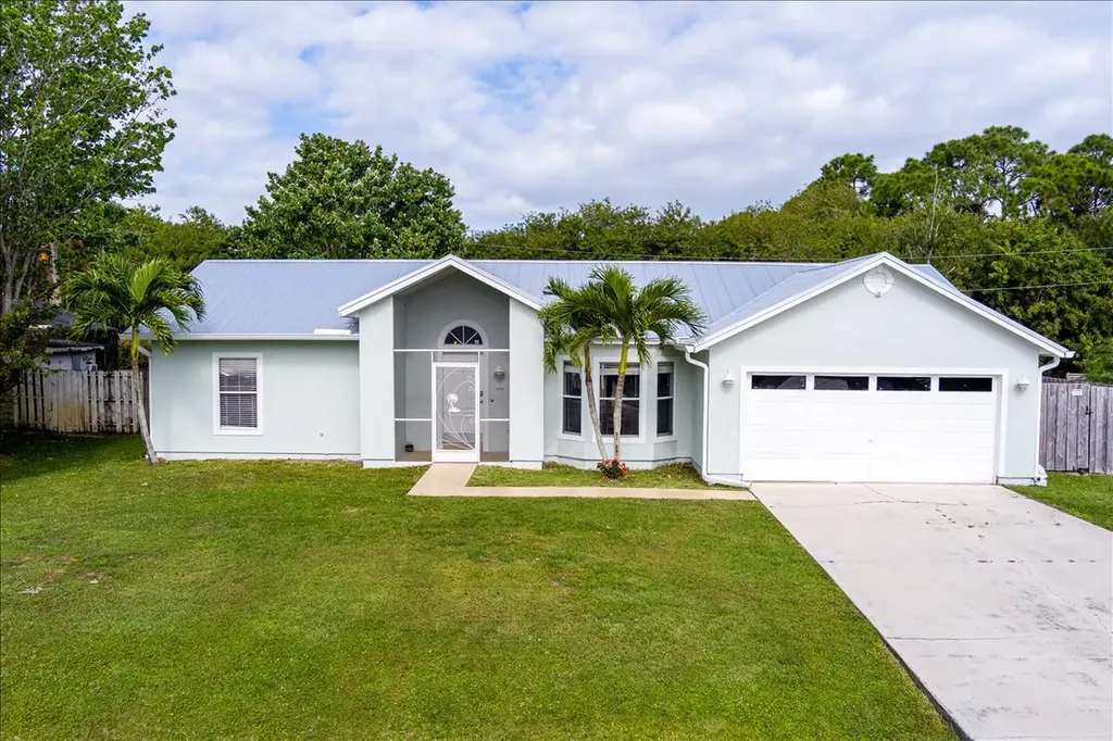 2230 SE Dill Lane Port St Lucie FL 34952