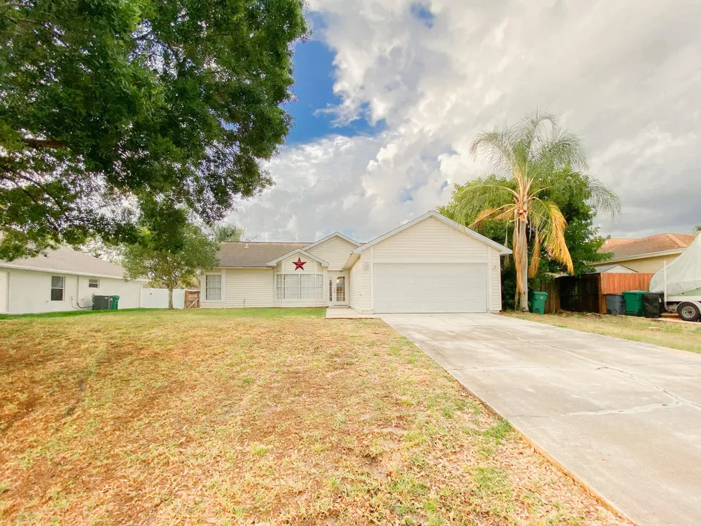 379 SW Jeanne Avenue Port St Lucie FL 34953