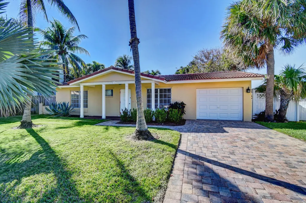 561 NE Wavecrest Way Boca Raton FL 33432