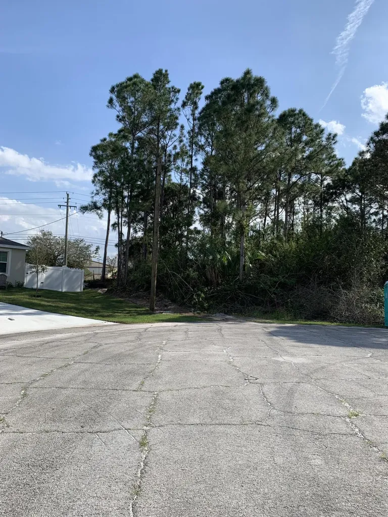 5930 NW Hoke Court Port St Lucie FL 34983