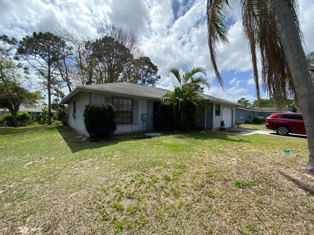 966 SE Atlantus Avenue Port St Lucie FL 34983