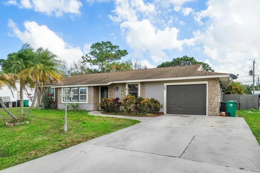 868 SW Canary Terrace Port St Lucie FL 34953