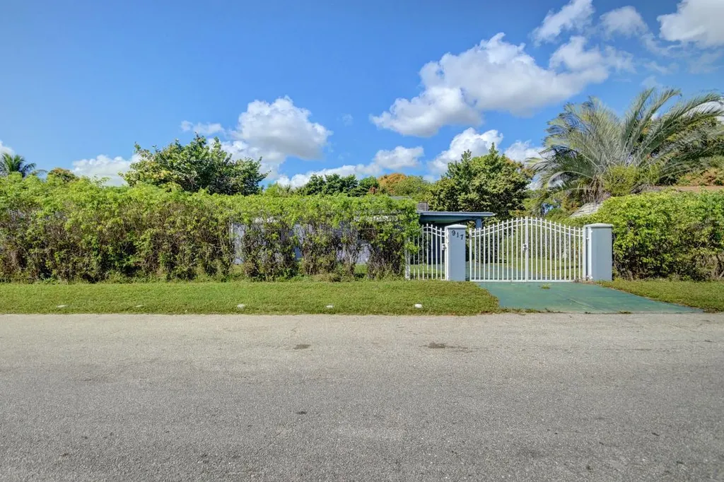 917 Helena Drive Lake Worth FL 33461