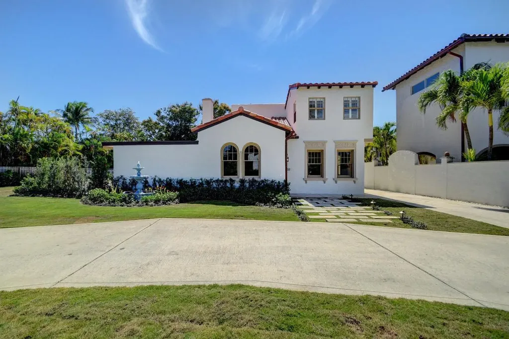 326 E Lakewood Road West Palm Beach FL 33405