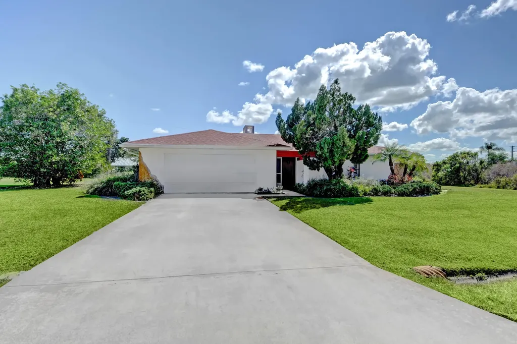 2022 SE Giffen Avenue Port St Lucie FL 34952