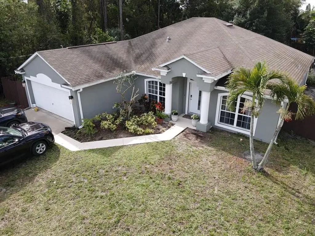 826 SE Sweetbay Avenue Port St Lucie FL 34983