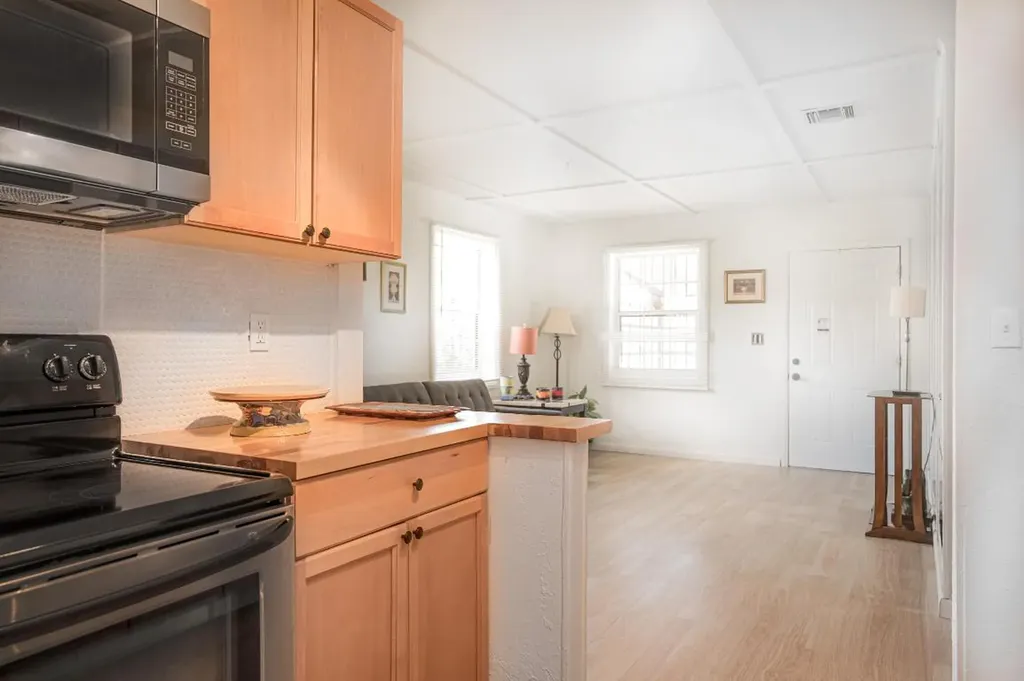 665 W 1st Street Riviera Beach FL 33404