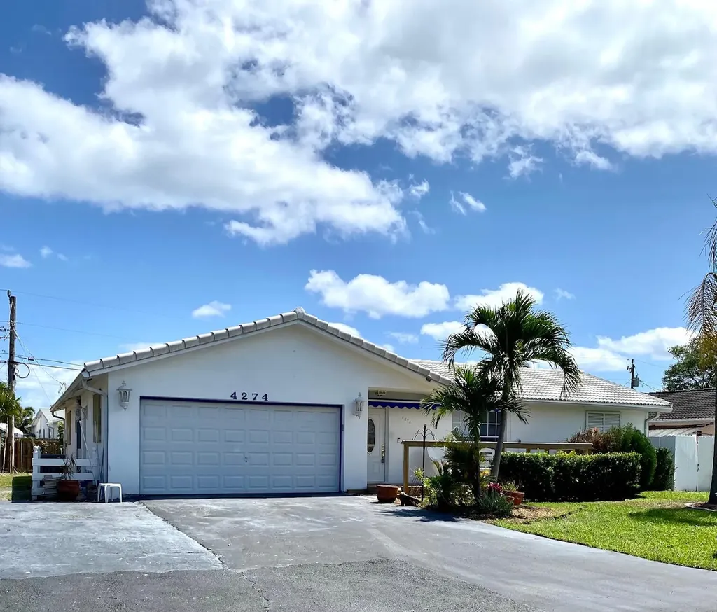 4274 NW 2nd Court Boca Raton FL 33431