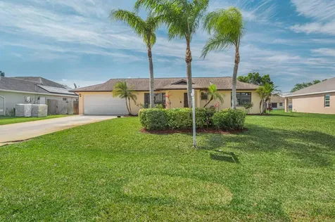 442 SE Fairchild Avenue Port St Lucie FL 34984